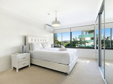 Private Apartment - Central Broadbeach - Yamba Accommodation 2