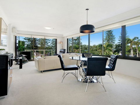 Private Apartment - Central Broadbeach - Yamba Accommodation 0
