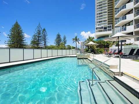 Private Apartment - Central Broadbeach - Yamba Accommodation 3