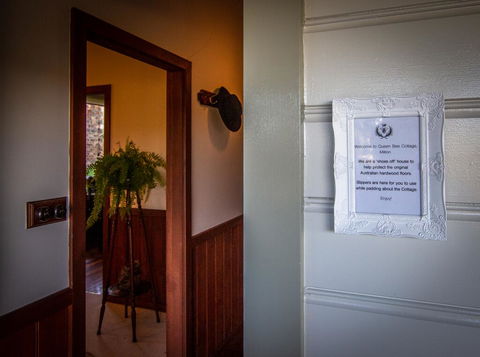 Queen Bee Cottage, Milton - Yamba Accommodation 3