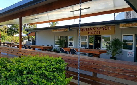 Queens Beach Hotel - Yamba Accommodation 0