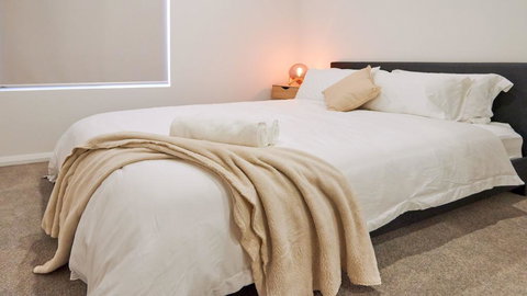 Quiet Large Balcony Living - Yamba Accommodation 1