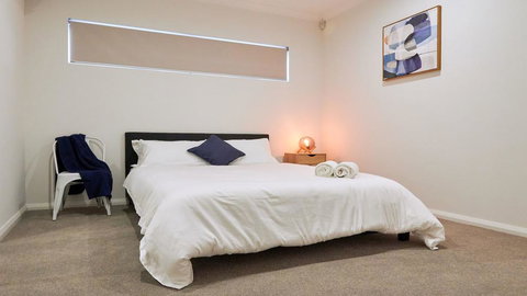 Quiet Large Balcony Living - Yamba Accommodation 2