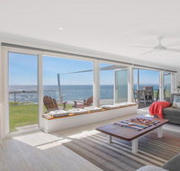 Rainbows End - soaring views north to Gerroa