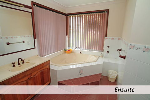 Ray Of Sunshine - Waterfront Reserve - Yamba Accommodation 3