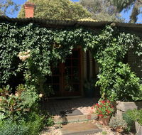 Red Hill Cottage - Yamba Accommodation