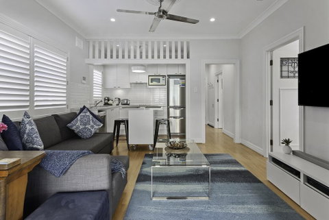 Relaxed Clovelly Beach Home - Parking - Cloey6 - Yamba Accommodation 3