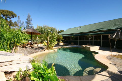 Relaxin - Yamba Accommodation 1