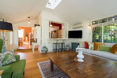 Rent Your Own Historic Hotel For Holidays & Events - Yamba Accommodation 2