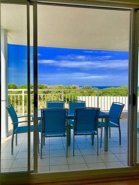 RESORT OCEAN FRONT SUITE 2222 - Yamba Accommodation 3