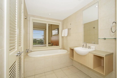 Resort On The Beach With Ocean Glimpses 5214-15 - Yamba Accommodation 3