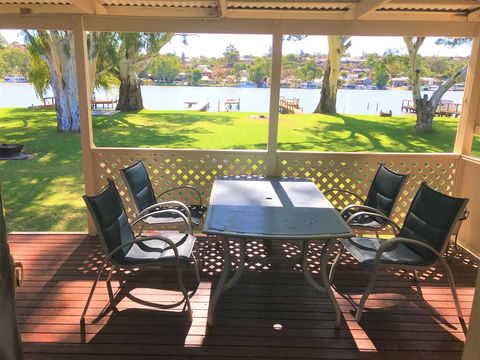 Riverfront Getaway - Mannum - Yamba Accommodation 1