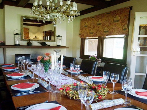 Robin Hill Manor - Rambling Retreat & Tennis Court - Yamba Accommodation 3