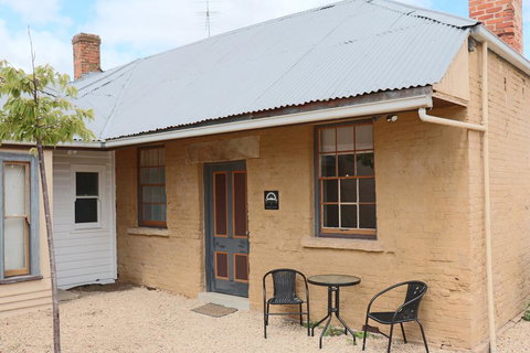 Robinson Cottage - Yamba Accommodation 2