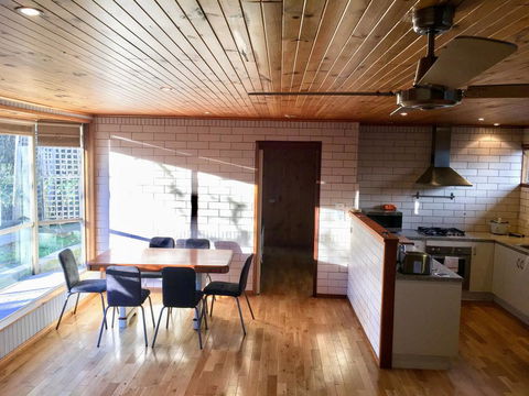 Romantic Getaway With Spa And Wifi - Pet Friendly - Yamba Accommodation 3