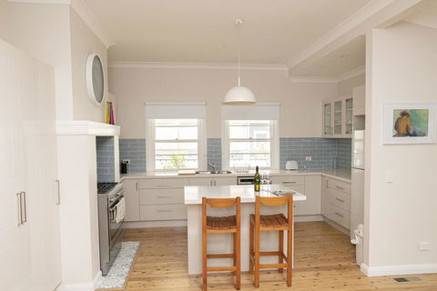 Rose Cottage - Charming Double Brick - Near Cook Park & CBD - Yamba Accommodation 2
