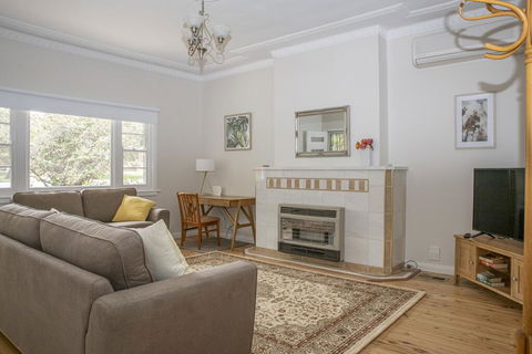 Rose Cottage - Charming Double Brick - Near Cook Park & CBD - Yamba Accommodation 1