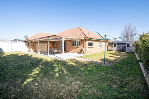 Roselawn Entertainer Large & Luxurious, Sleeps 12 - Yamba Accommodation 3