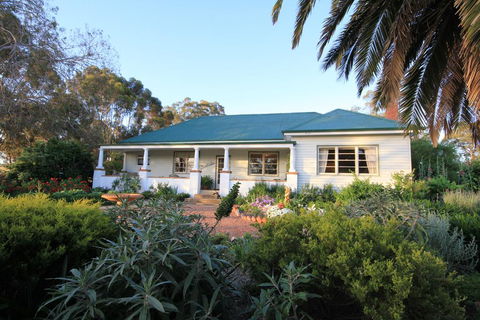 Rostrata Country House - Yamba Accommodation 0