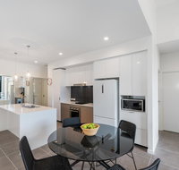 Round About Bulimba - Executive 3BR Bulimba apartment near Oxford St shops and restaurants - Yamba Accommodation
