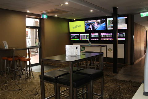 Royal Hotel Orange - Yamba Accommodation 2