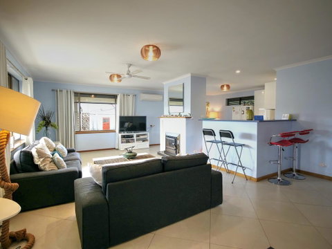 Salty Air Apartments Kingscote Kangaroo Island - Yamba Accommodation 2