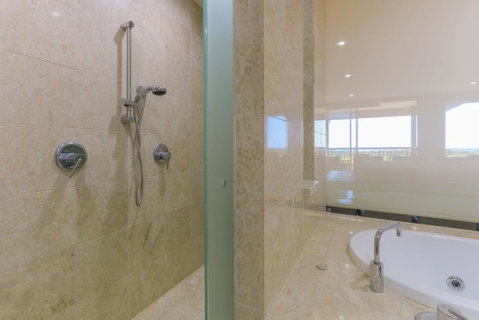 Santai Retreat Luxury One Bedroom - Yamba Accommodation 2