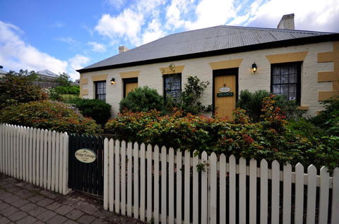 Sargeants & Armoury Cottages 1823 - Yamba Accommodation 1