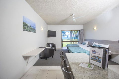 Sarina Beach Motel - Yamba Accommodation 3