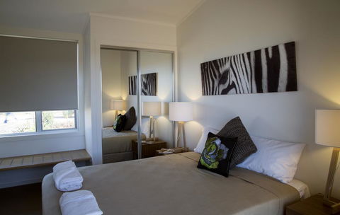 Savannah Cabins, Taronga Western Plains Zoo - Yamba Accommodation 3