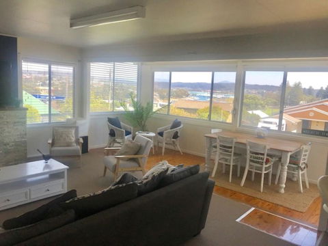 Scarlets By The Sea - Yamba Accommodation 1