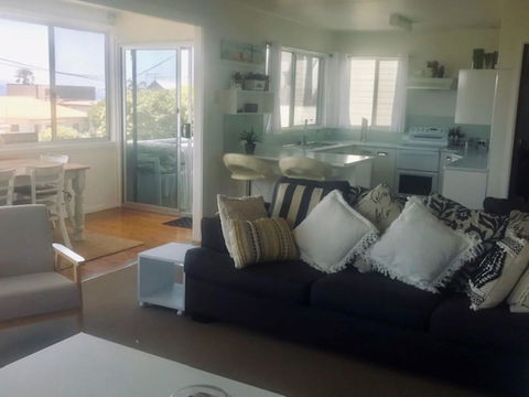 Scarlets By The Sea - Yamba Accommodation 3