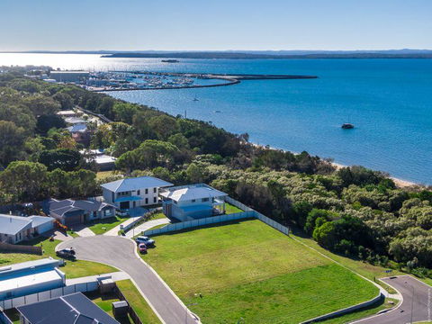Sea Breeze Esplanade, Beachfront, Close Marina Hervey Bay - Yamba Accommodation 0