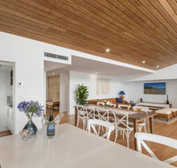 Sea la Vie 2 Luxury Apartment in Coffs Harbour Jetty with pool views and walking distance to the beach - Yamba Accommodation
