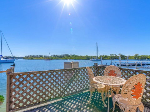 Seachange -Waterfront - Yamba Accommodation 3