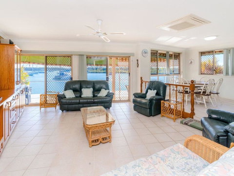 Seachange -Waterfront - Yamba Accommodation 1