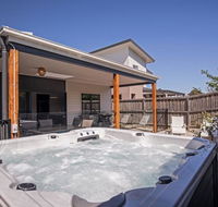 Seagrove Retreat Cowes - Yamba Accommodation