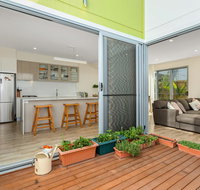 SEASIDE BY THE BEACH - Yamba Accommodation