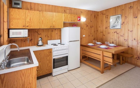 Seeblick 2 On Lake Jindabyne - Yamba Accommodation 2