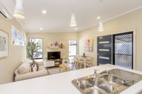 Book Serpentine Accommodation Vacations Yamba Accommodation Yamba Accommodation