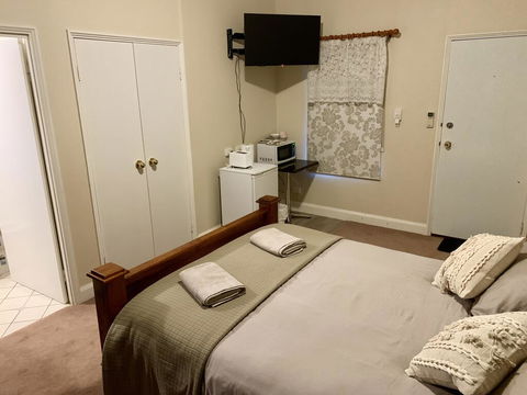 Settlers Hotel York - Yamba Accommodation 2