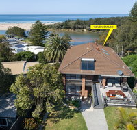 Seven Smiles - riverside location and ocean views - Yamba Accommodation