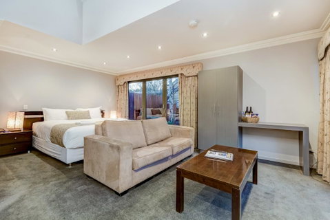Seymours On Lydiard - Yamba Accommodation 0