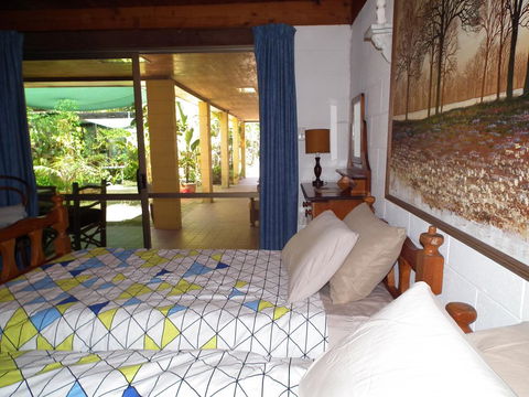 Shady Grove B&B - Yamba Accommodation 0