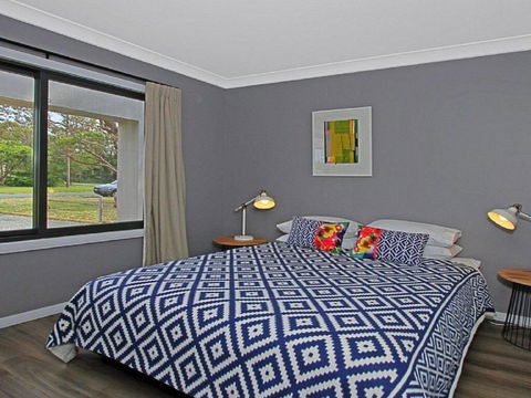 Shady Palms - Modern Beach House With Studio - Yamba Accommodation 3