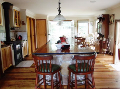 Shakespeare's Wilderness Chalet - Yamba Accommodation 2