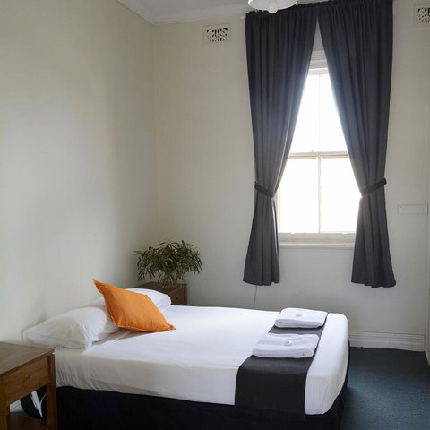 Shamrock Hotel Motel Temora - Yamba Accommodation 2