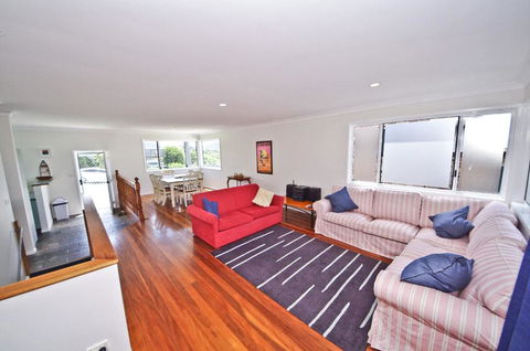 Shiloh Holiday House, 14 East Street - Yamba Accommodation 3