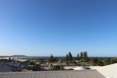 Shiloh Holiday House, 14 East Street - Yamba Accommodation 0
