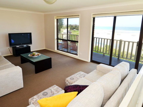 Shirl's By The Sea - Yamba Accommodation 1